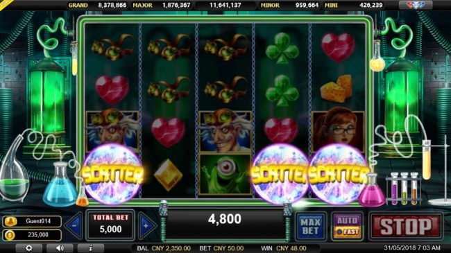 Scatter win triggers the free spins feature